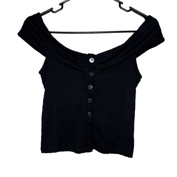 Free People Women’s Off The Shoulder Black Textured Stretch Button Down Crop Top - Picture 3 of 4